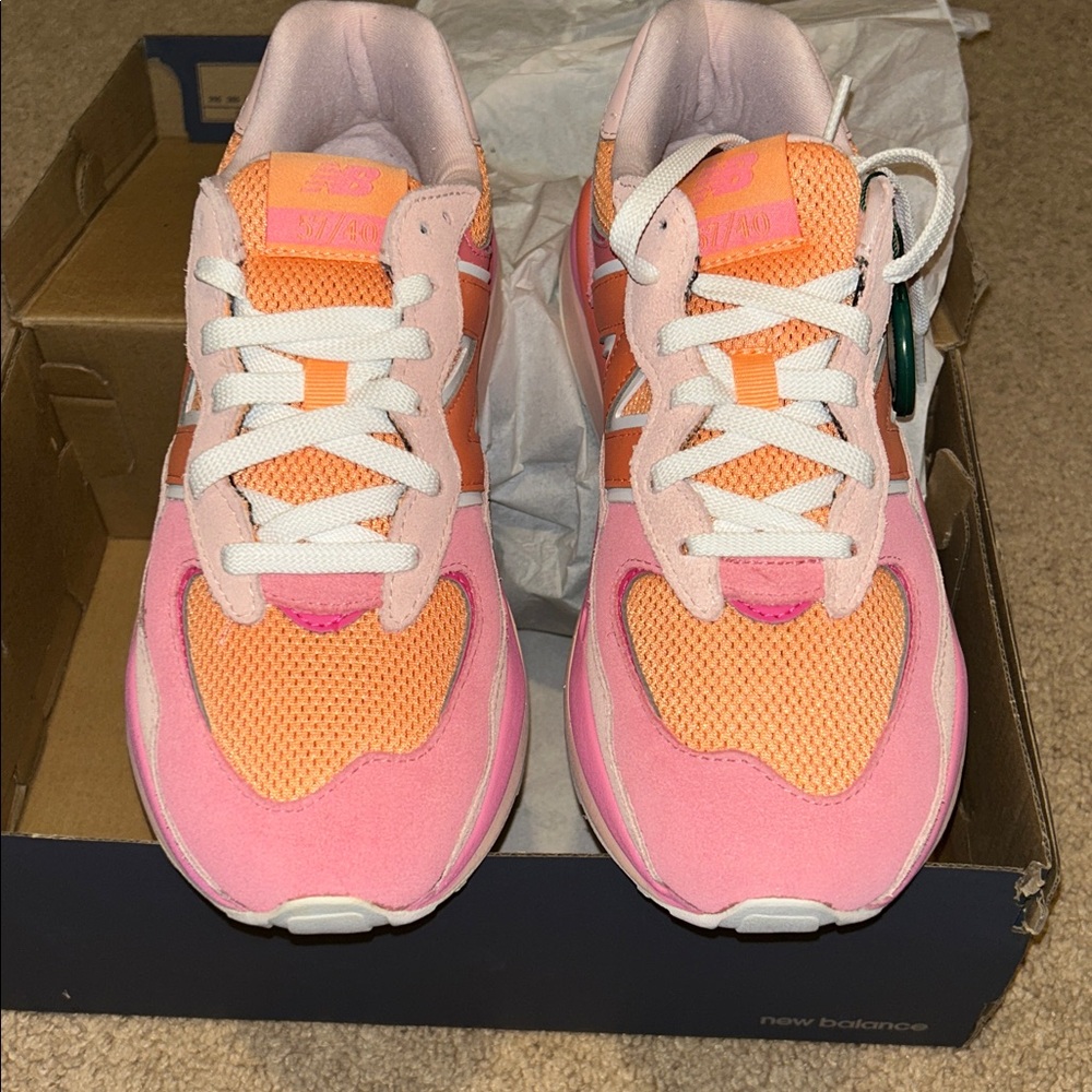 BRAND NEW VERY RARE New Balance Women's 57/40 Valentine’s Day Edition Size 8.5 - Picture 5 of 5